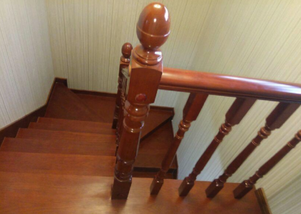 楼梯油漆翻新